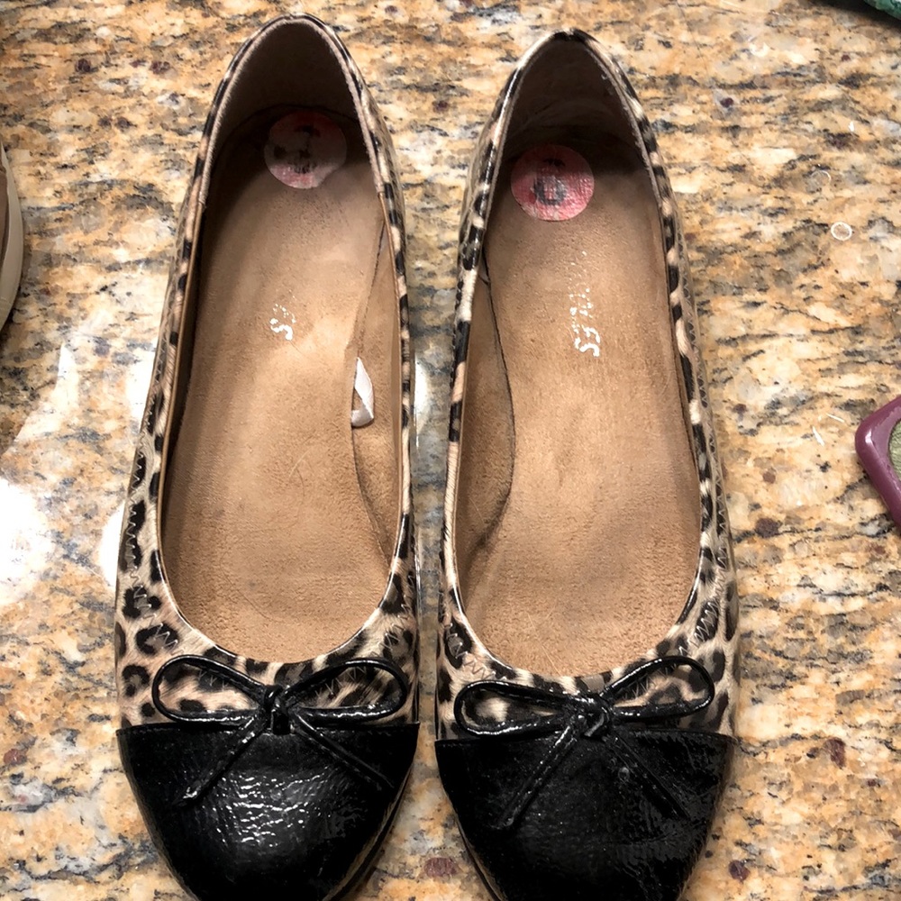 Flat shoes